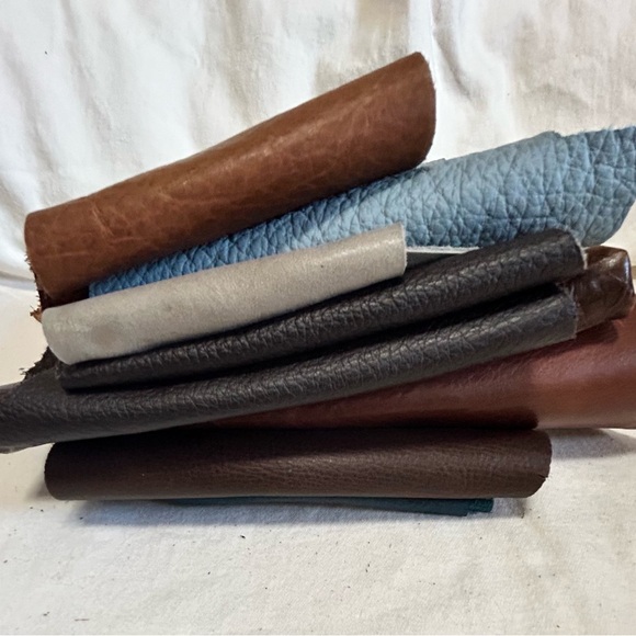 Leather remnants pieces perfect for crafting - Picture 3 of 4